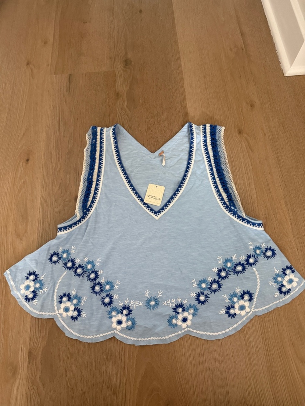 Free People Madden Embroidered Top NWT - Picture 4 of 9